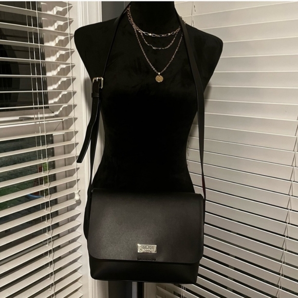 Kate Spade Madie Crossbody w/Hot Pink Interior - Picture 2 of 11